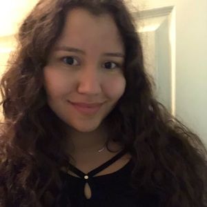 Meet your Posher, Valeria